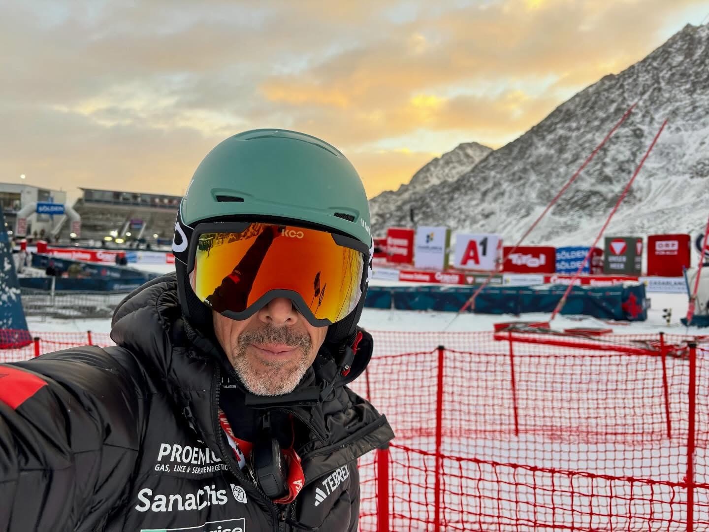 Alessandro Schiasselloni a bordo pista durante una tappa di Coppa del Mondo